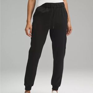 Lululemon Stretch High-Rise Jogger
Full Length